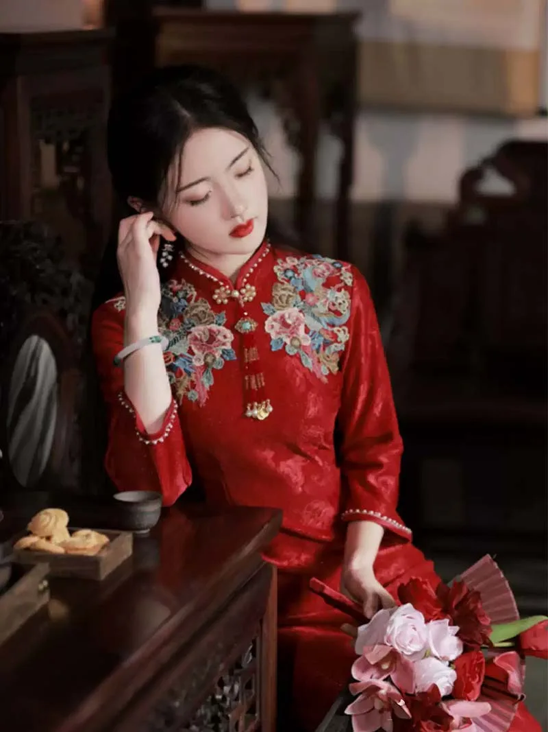 Chinese wedding dress qipao in red, autumn winter bridal gown with long sleeves for engagement and banquet