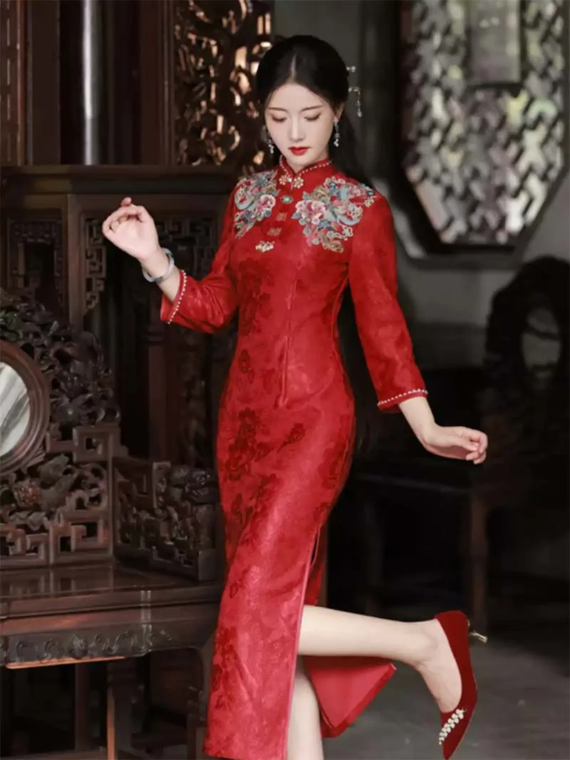 Chinese wedding dress qipao in red, autumn winter bridal gown with long sleeves for engagement and banquet
