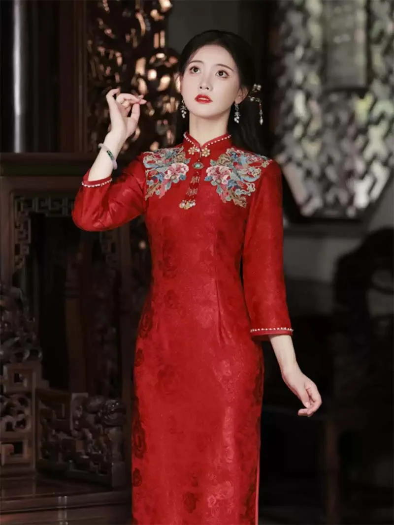 Chinese wedding dress qipao in red, autumn winter bridal gown with long sleeves for engagement and banquet