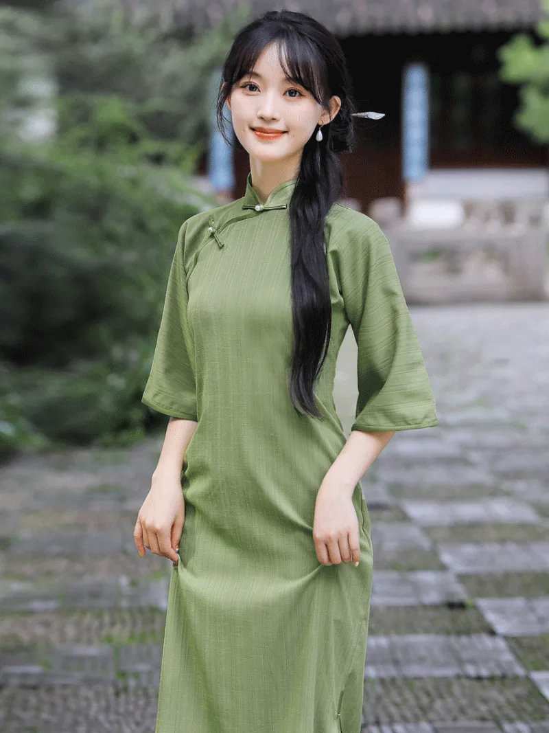 Elegant green qipao dress with full front opening and floor-length vintage Chinese design