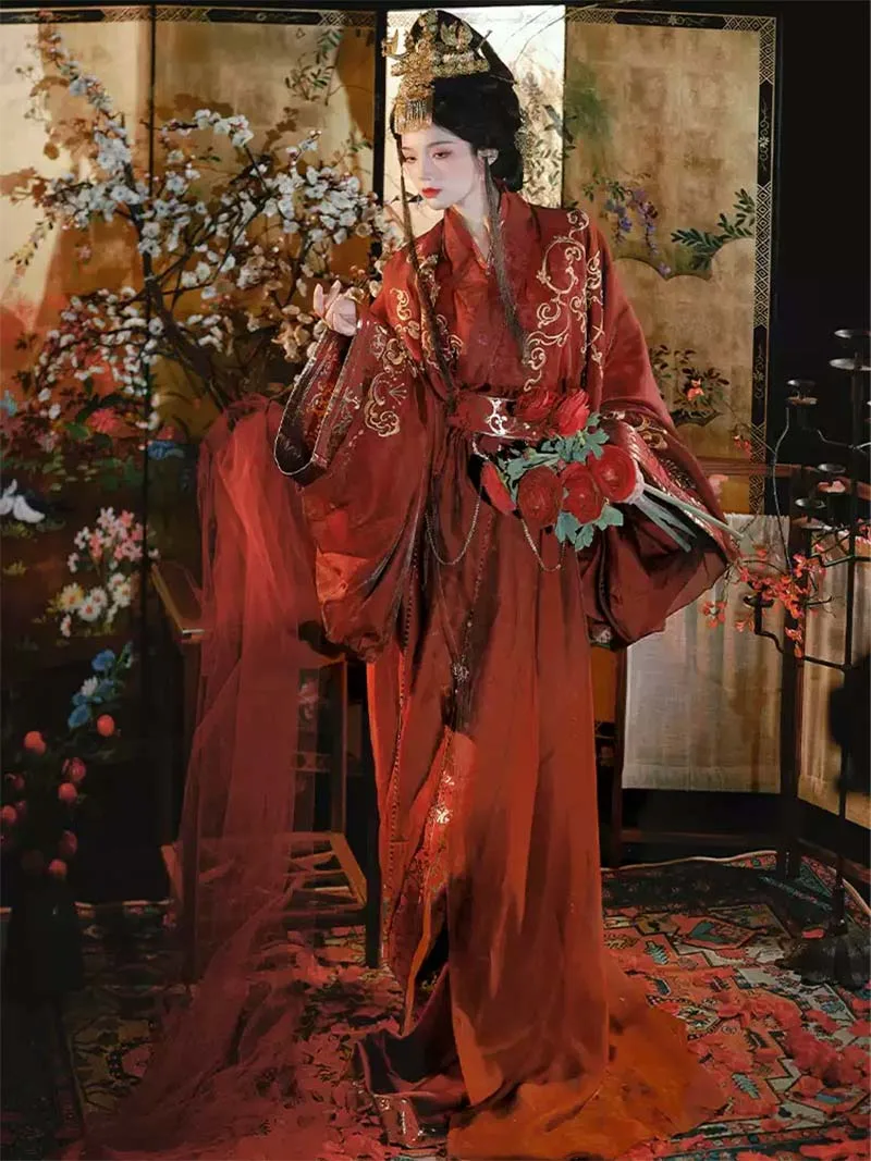 2025 women’s Hanfu inspired by Warring States robe design, featuring straight hem style for elegant spring and summer outfits