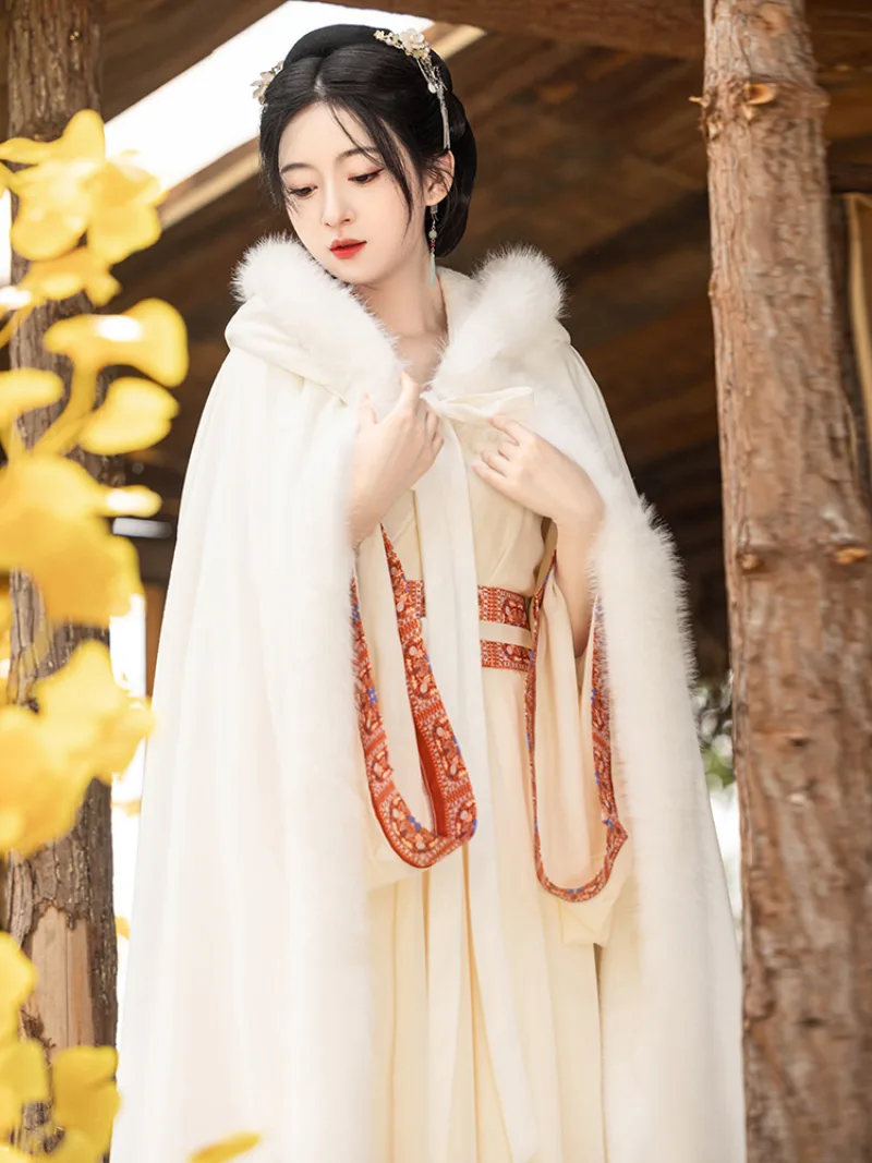 Elegant Hanfu China outfit with flowing skirt and traditional Chinese design for women