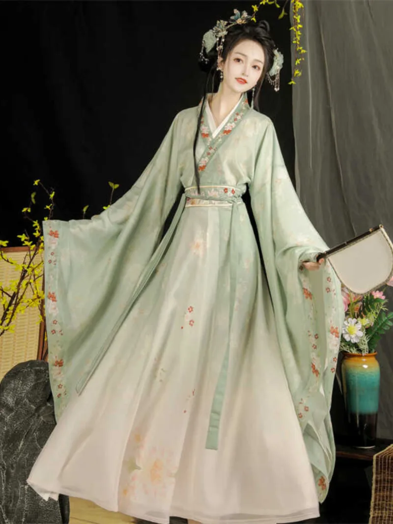 Elegant Hanfu Han Dynasty Qi-waist Ruqun for women with flowing wide sleeves and fairy-like traditional Chinese style