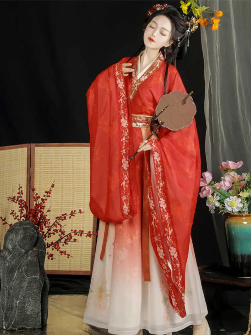 Elegant Hanfu Han Dynasty Qi-waist Ruqun for women with flowing wide sleeves and fairy-like traditional Chinese style
