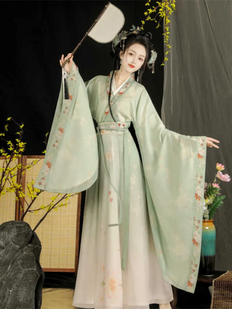 Elegant Hanfu Han Dynasty Qi-waist Ruqun for women with flowing wide sleeves and fairy-like traditional Chinese style