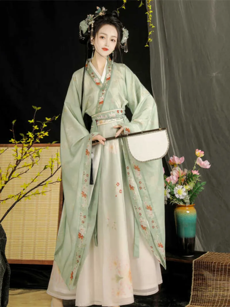 Elegant Hanfu Han Dynasty Qi-waist Ruqun for women with flowing wide sleeves and fairy-like traditional Chinese style