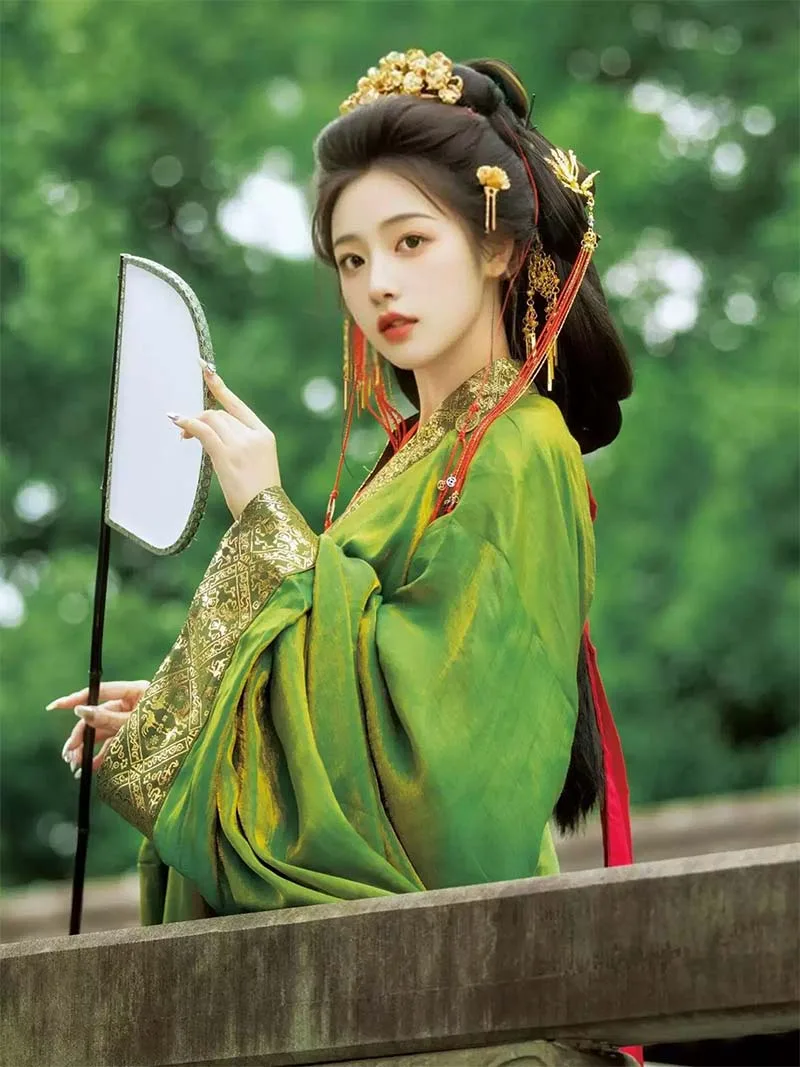 Warring States inspired Hanfu robe with gold brocade, cross-collar and wide sleeves for elegant traditional style