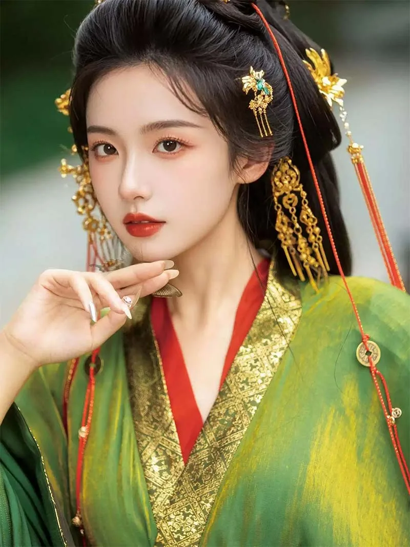 Warring States inspired Hanfu robe with gold brocade, cross-collar and wide sleeves for elegant traditional style