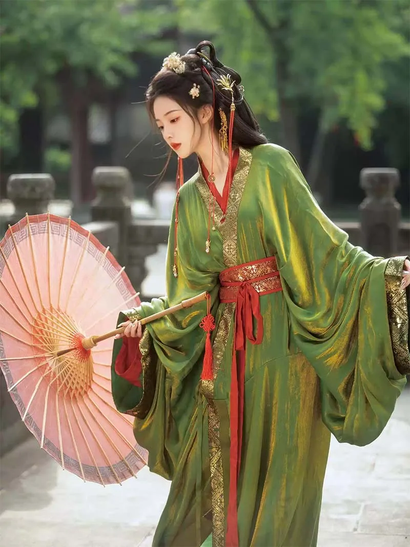 Warring States inspired Hanfu robe with gold brocade, cross-collar and wide sleeves for elegant traditional style