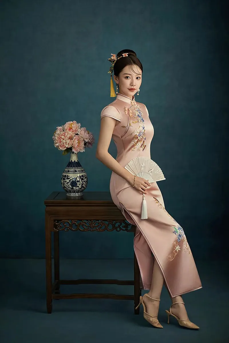 Qipao elegance captured in soft light, revealing the timeless grace of Chinese femininity.
