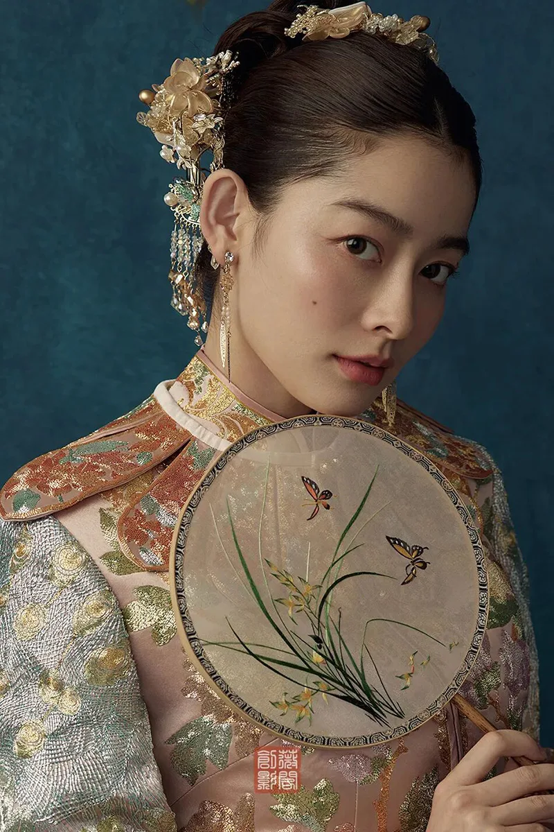 Qipao elegance captured in soft light, revealing the timeless grace of Chinese femininity.