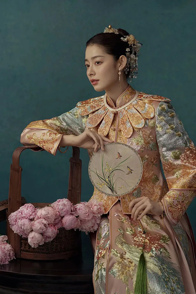 Qipao elegance captured in soft light, revealing the timeless grace of Chinese femininity.