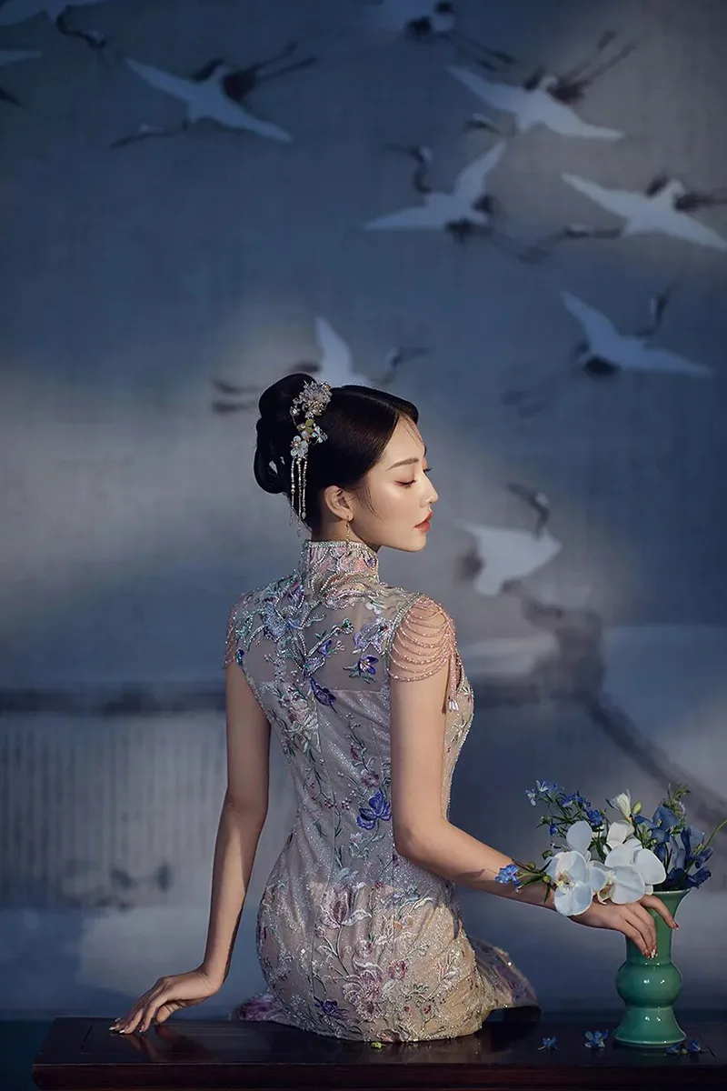 Qipao elegance captured in soft light, revealing the timeless grace of Chinese femininity.