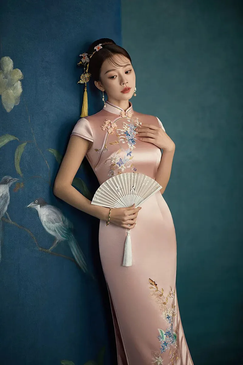 Qipao elegance captured in soft light, revealing the timeless grace of Chinese femininity.