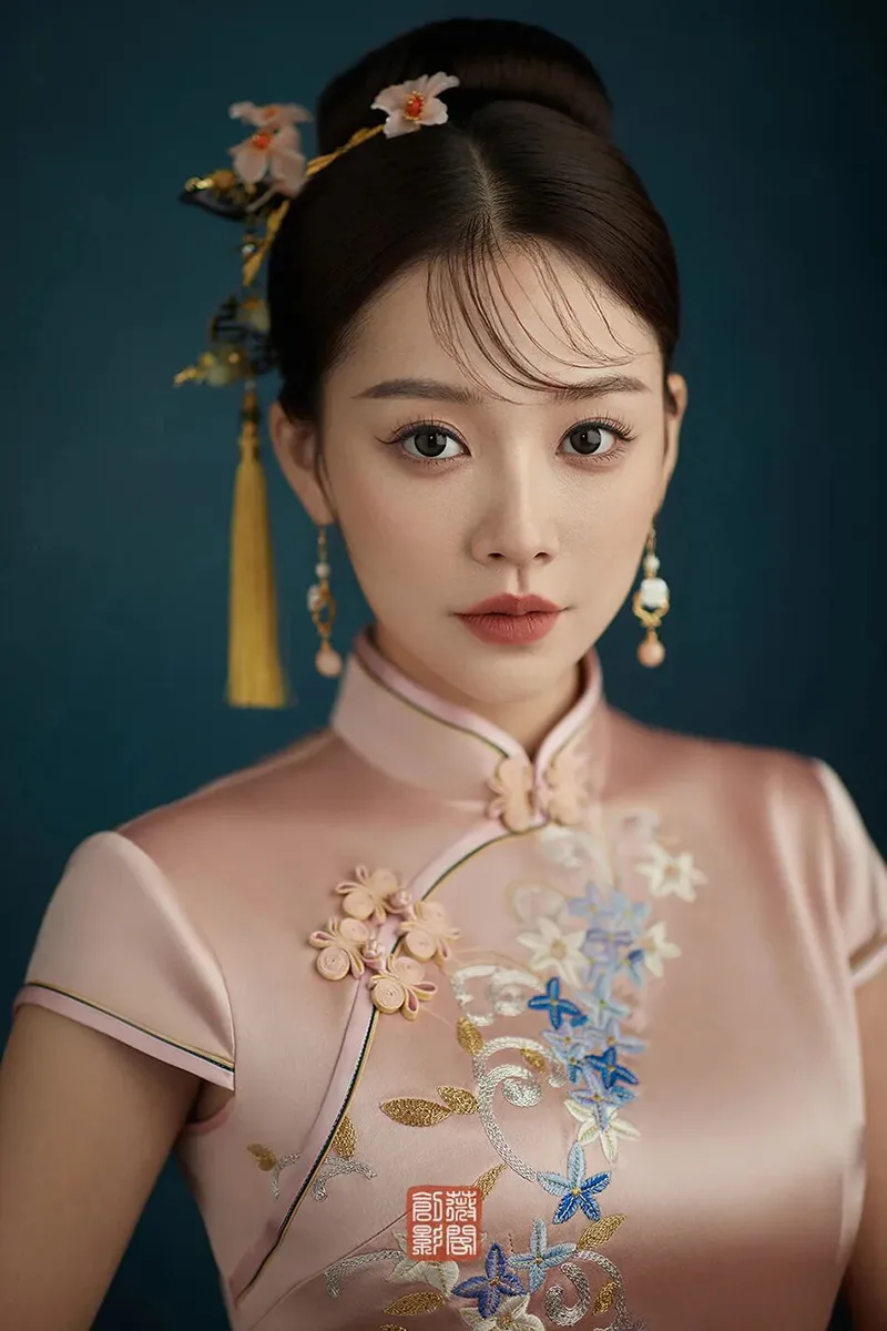 Qipao elegance captured in soft light, revealing the timeless grace of Chinese femininity.