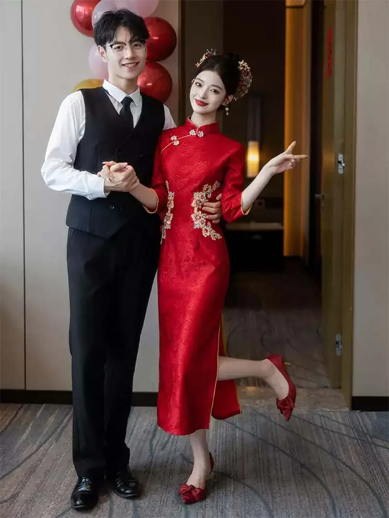 Red Qipao inspired wedding dress, long cheongsam bridal gown for engagement, tea ceremony, and wedding day celebrations in 2025 autumn style