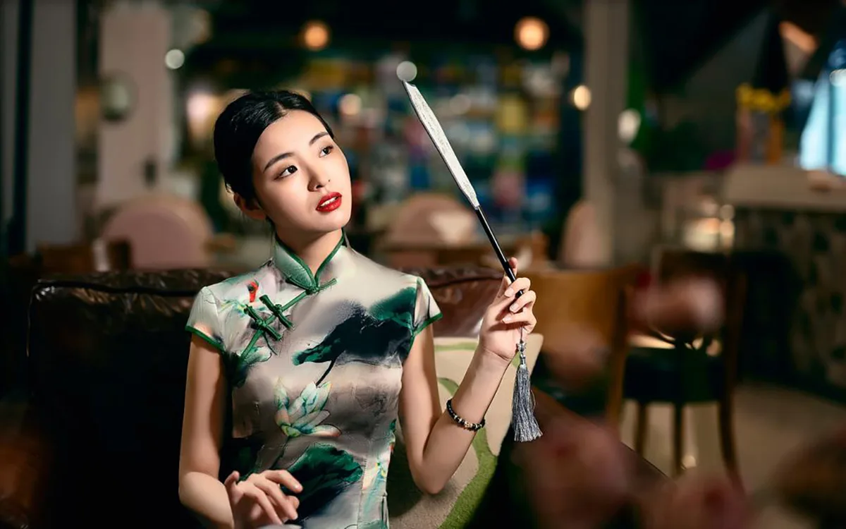 Qipaos flowing like poetry, revealing the elegance and grace of Chinese femininity through timeless design.