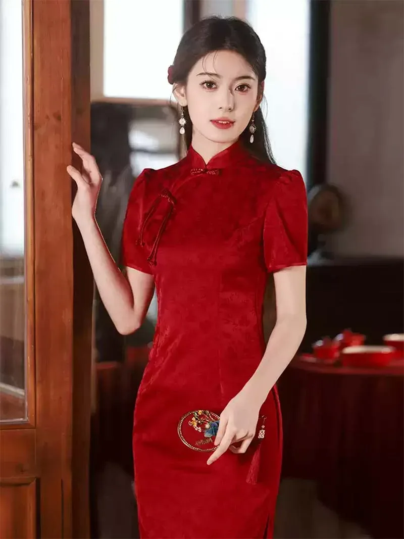 Qipaos flowing like poetry, revealing the elegance and grace of Chinese femininity through timeless design.