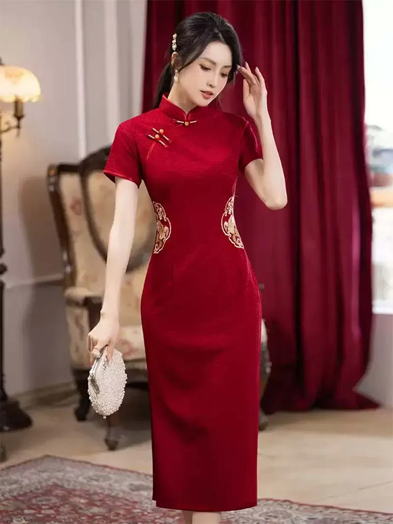 Qipaos flowing like poetry, revealing the elegance and grace of Chinese femininity through timeless design.