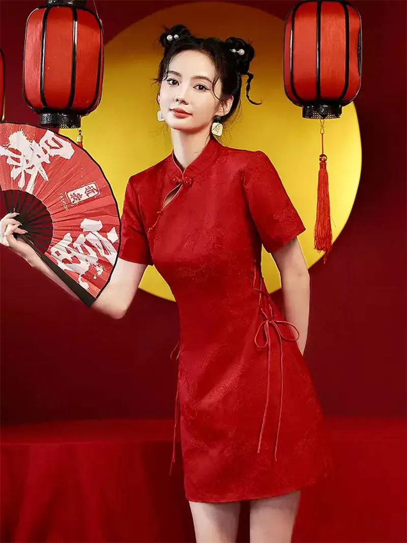 Qipaos flowing like poetry, revealing the elegance and grace of Chinese femininity through timeless design.