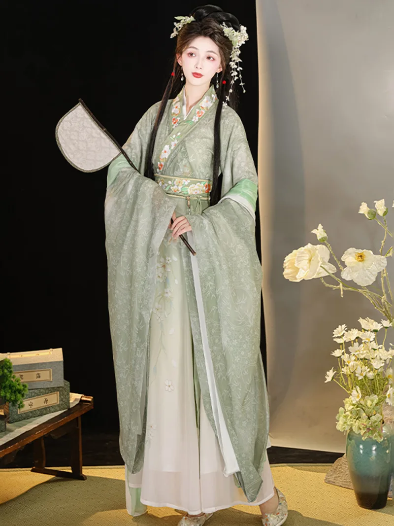Elegant robe Hanfu with cross-collar, wide sleeves, printed skirt and fairy-style design for women