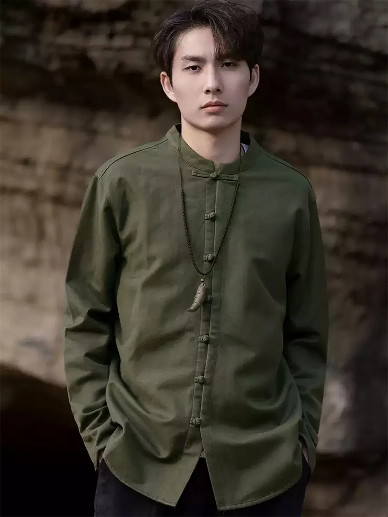 Tang suit Chinese men’s winter jacket with stand collar and fleece lining in solid color design