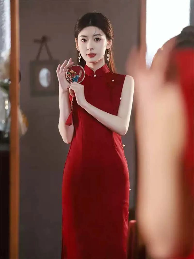 Red sleeveless traditional Chinese wedding qipao for petite brides, perfect for engagement and homecoming ceremonies