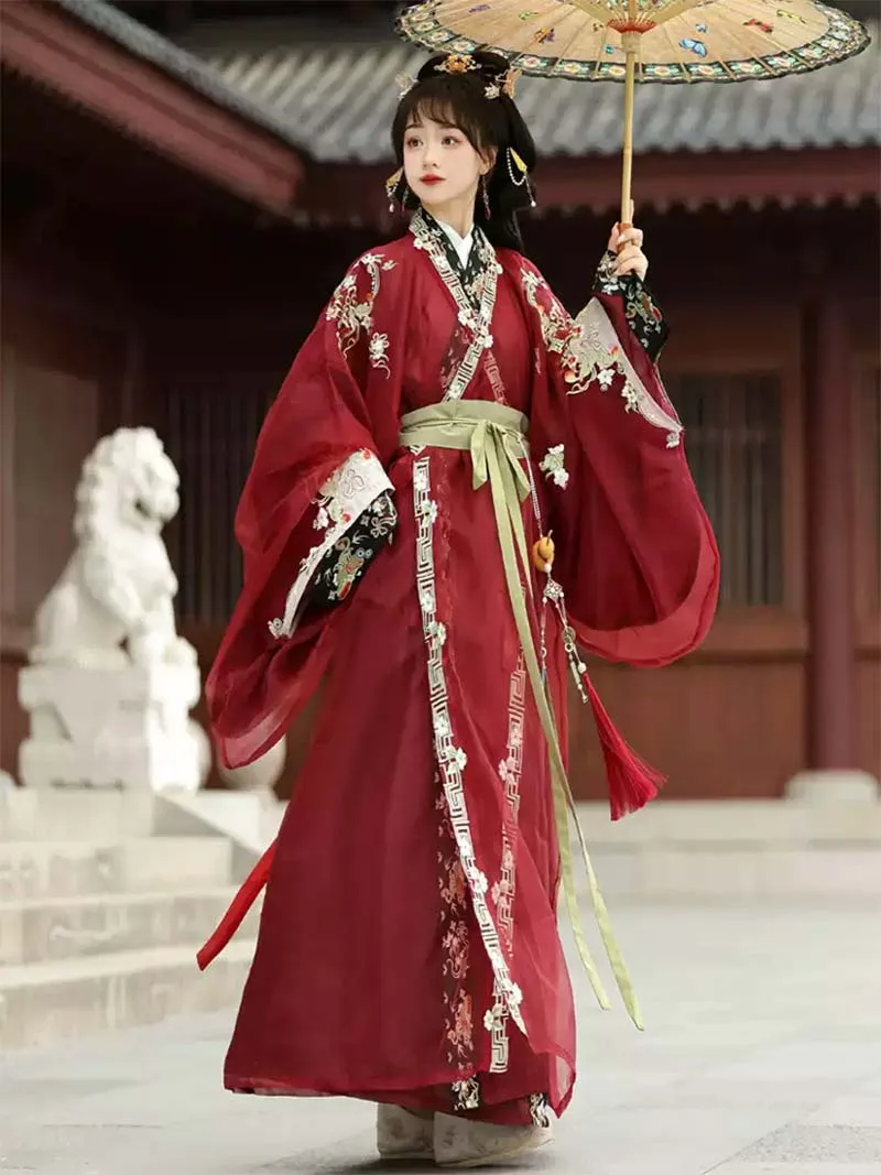 Traditional Hanfu Warring States robe with exquisite embroidery, straight hem design, and elegant historical Chinese style for men and women