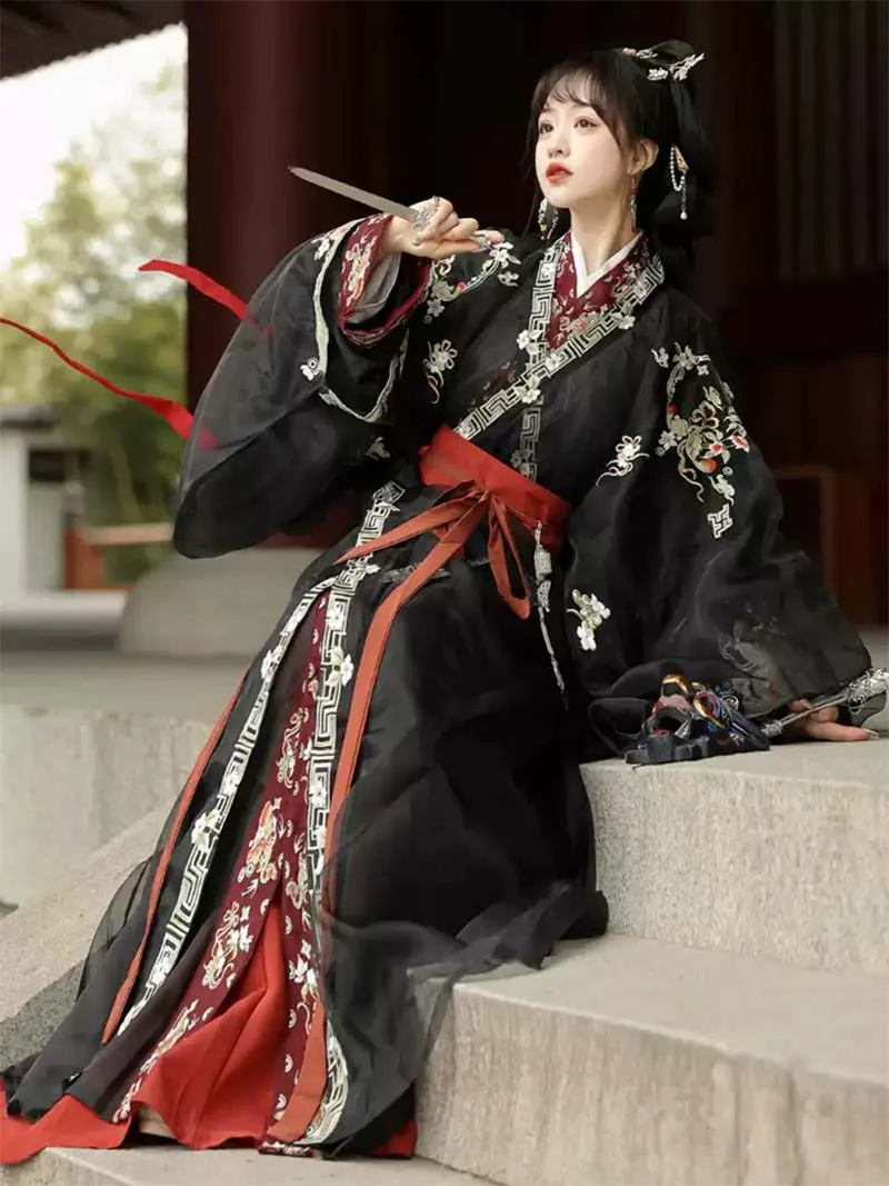 Traditional Hanfu Warring States robe with exquisite embroidery, straight hem design, and elegant historical Chinese style for men and women