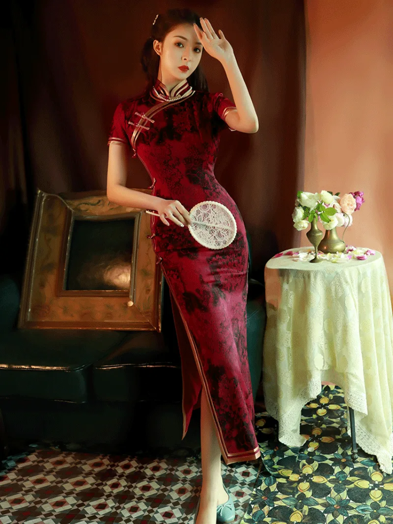 Red Traditional qipao summer dress for women with vintage Shanghai style and elegant modern Chinese cheongsam design
