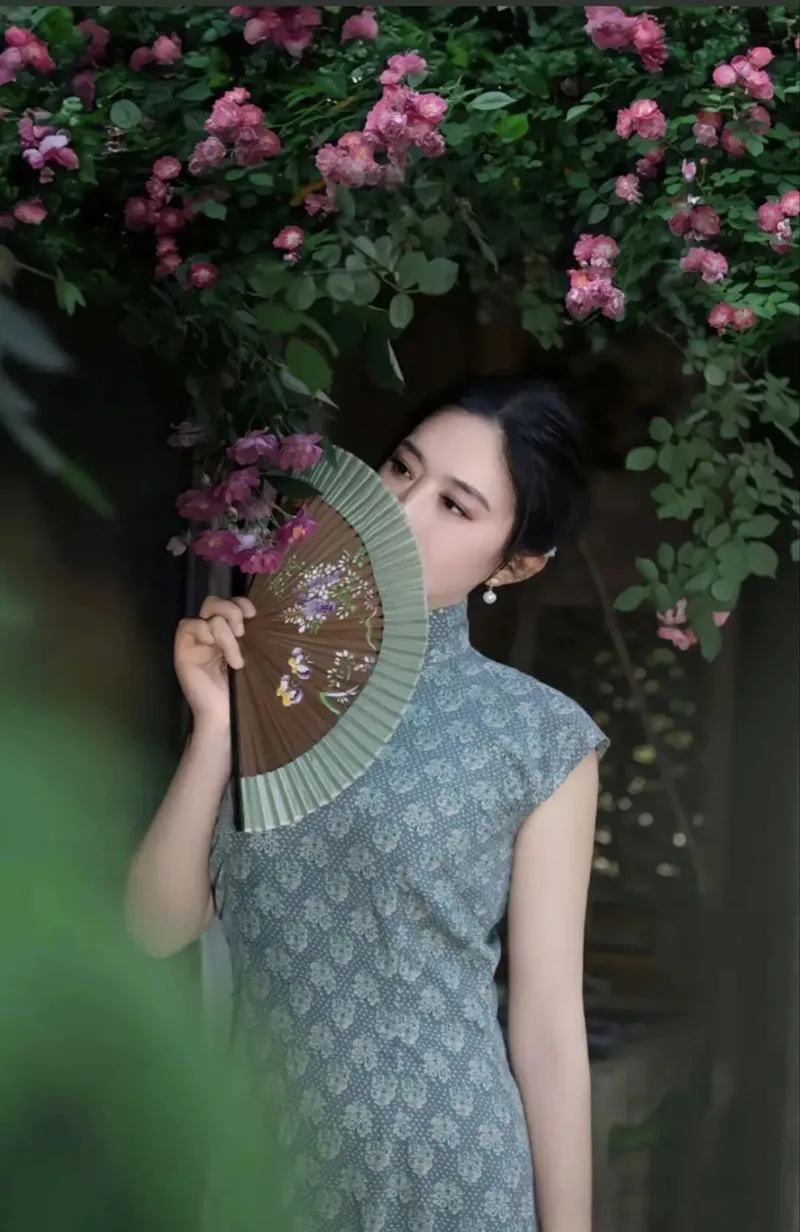 Traditional qipao Chinese dress reflecting timeless Chinese heritage and feminine elegance
