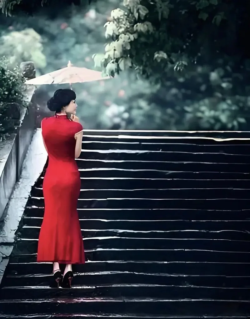 Traditional qipao Chinese dress reflecting timeless Chinese heritage and feminine elegance