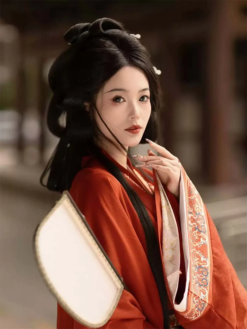 Warring States Hanfu red robe for women, authentic restoration with cross-collar straight hem and voluminous silhouette inspired by Chu culture