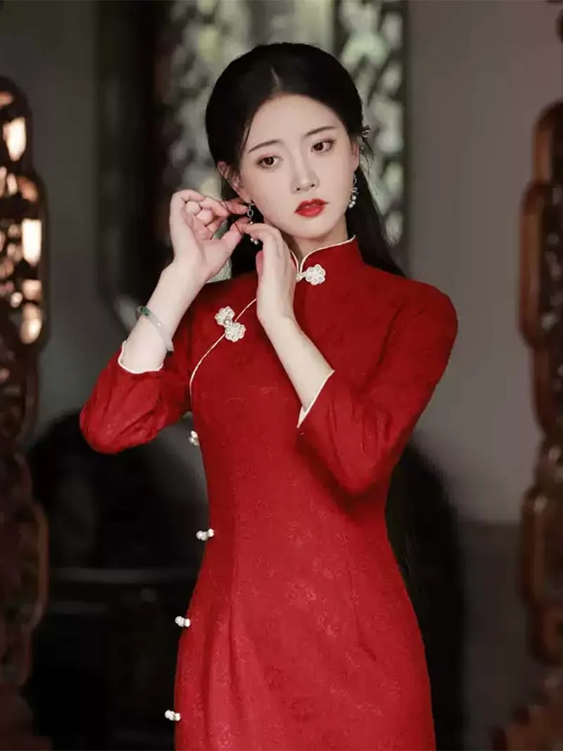 Elegant wedding chinese qipao red for young brides, long sleeve wedding dress, modern traditional autumn bridal gown