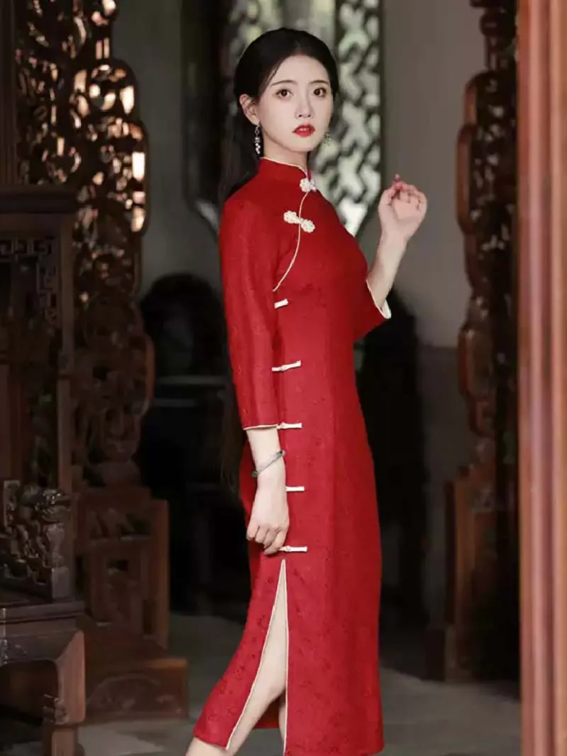 Elegant wedding chinese qipao red for young brides, long sleeve wedding dress, modern traditional autumn bridal gown