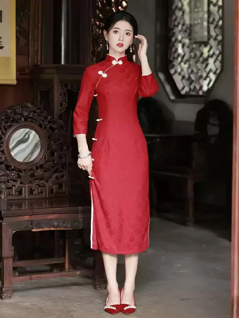 Elegant wedding chinese qipao red for young brides, long sleeve wedding dress, modern traditional autumn bridal gown