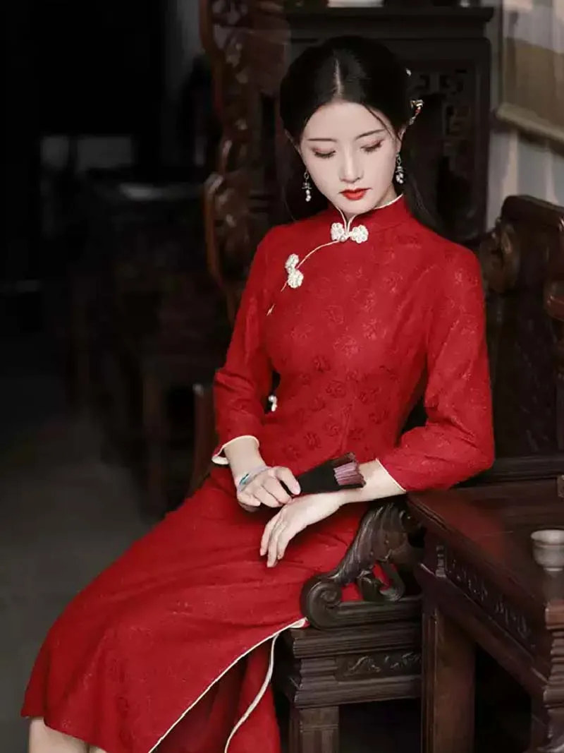 Elegant wedding chinese qipao red for young brides, long sleeve wedding dress, modern traditional autumn bridal gown