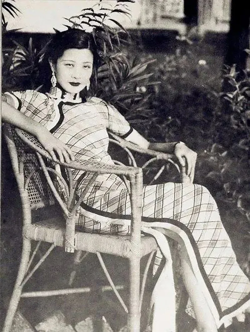 Women qipao expressing traditional Chinese elegance and cultural heritage.