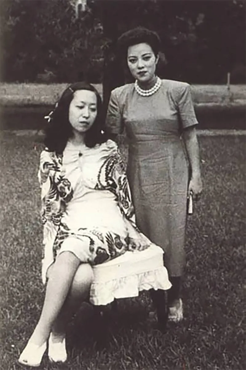 Women qipao expressing traditional Chinese elegance and cultural heritage.