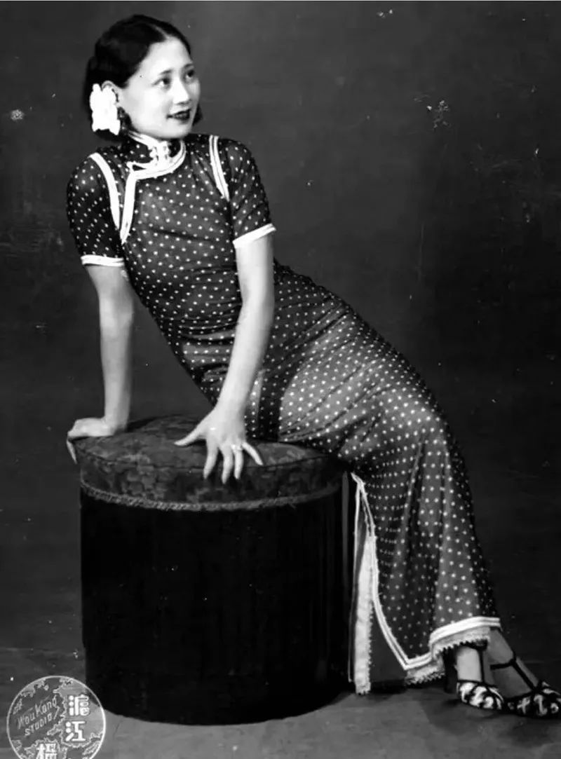 Women qipao expressing traditional Chinese elegance and cultural heritage.