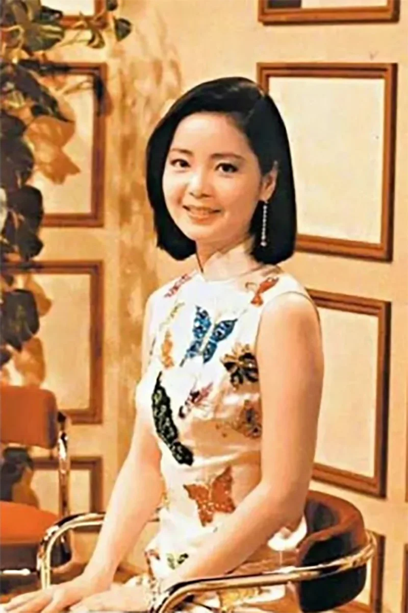 Woman qipao expressing traditional Chinese elegance and cultural heritage.